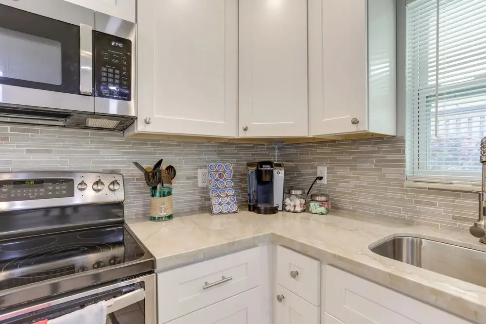 < 3 Mi to Juno Beach: Coastal Townhome w/ Patio!