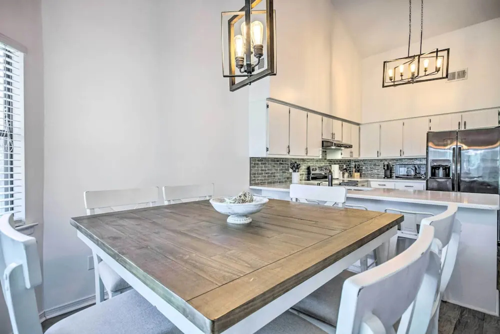 Navarre Home w/ Game Area + Screened-in Porch