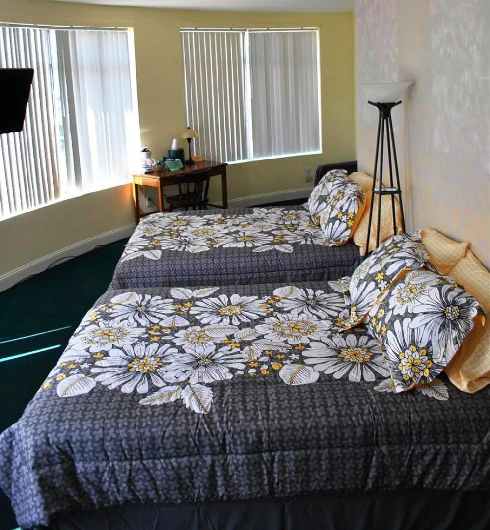The Hurricane Resort-restaurant & Guest Rooms