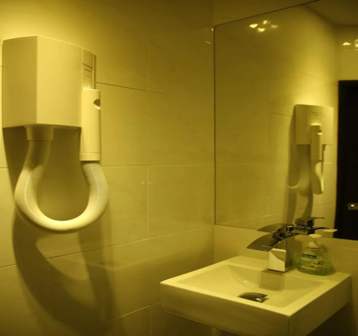 Exhibition Court Hotel 4