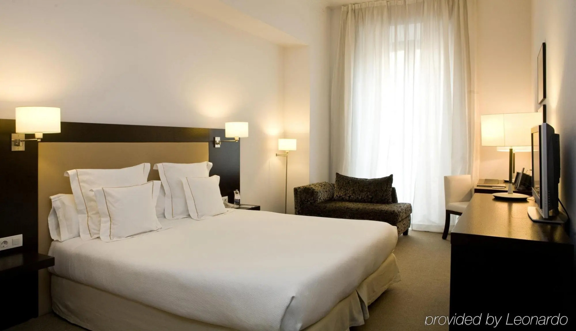 Отель Molina Lario