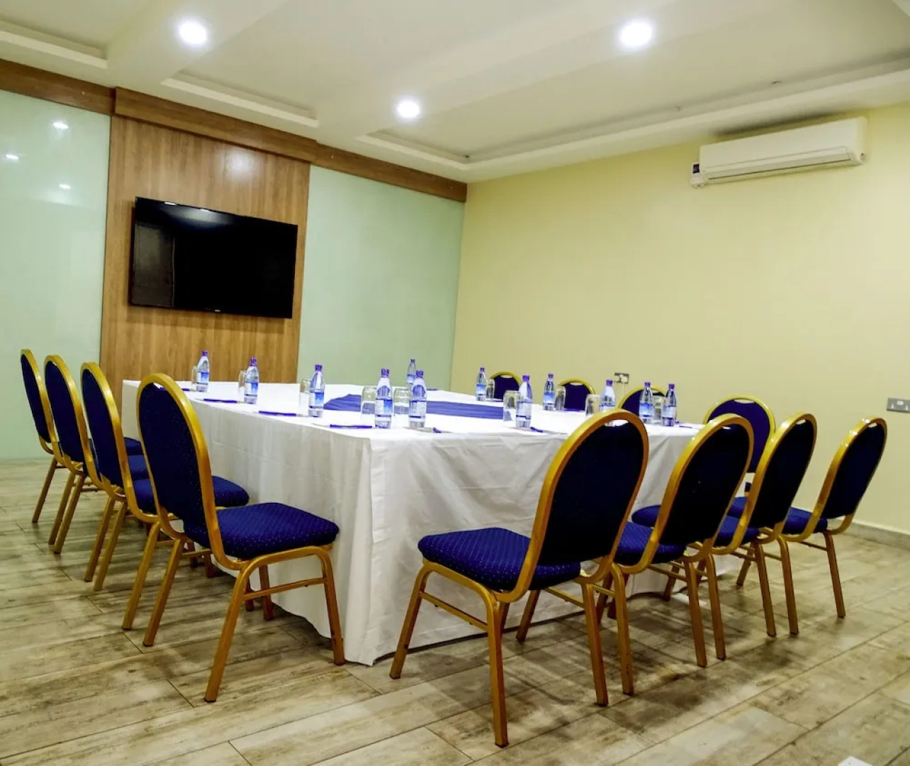 Отель Fairway Hotel & Spa