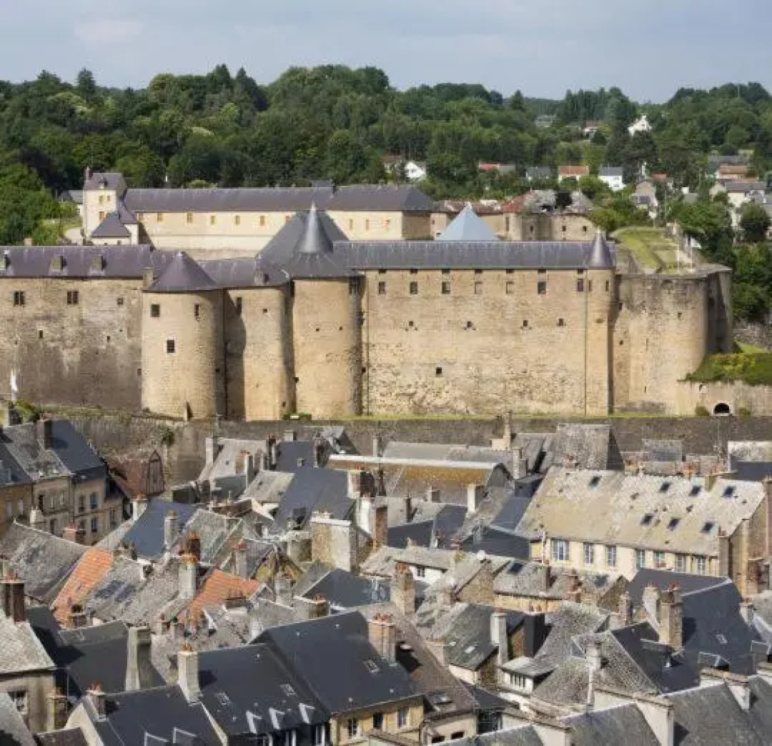 Studio dans vieux magasin 1800