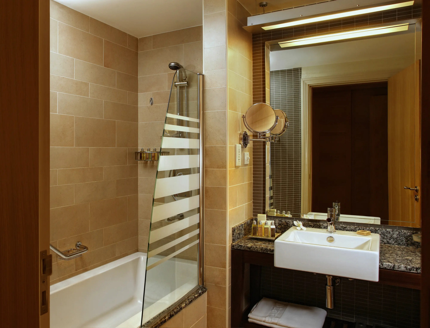 Amwaj Rotana, Jumeirah Beach