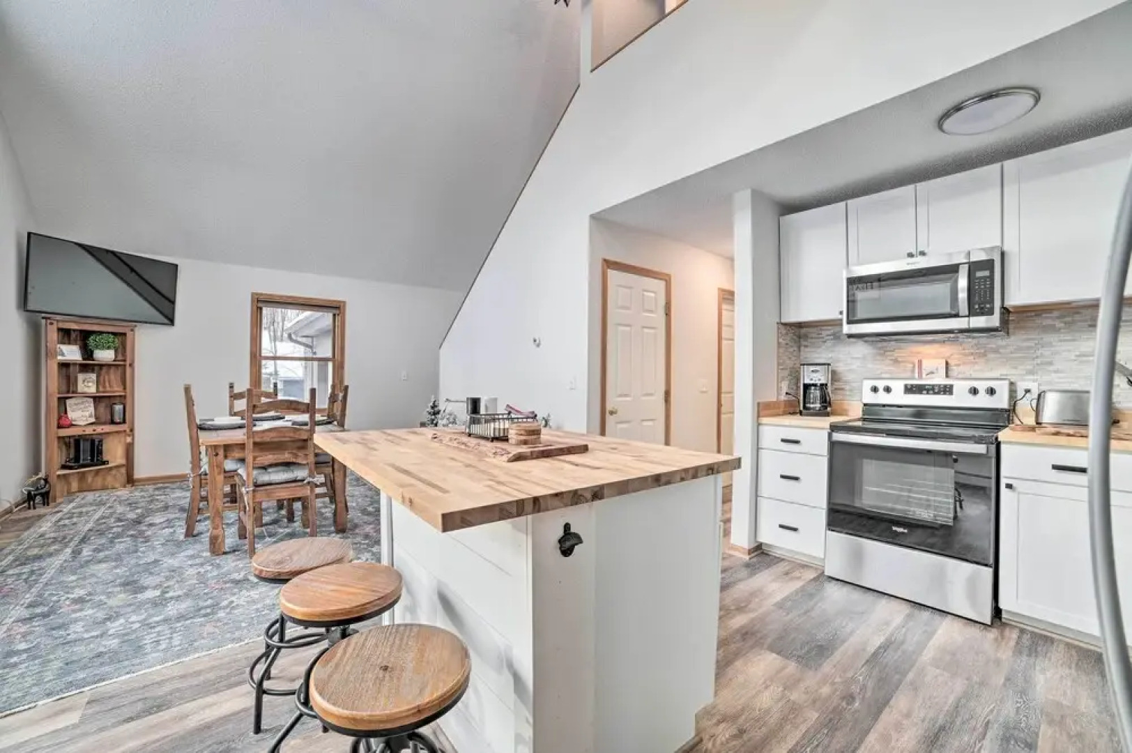 Harbor Springs Home: 1 Mi to Nubs Nob Ski Resort