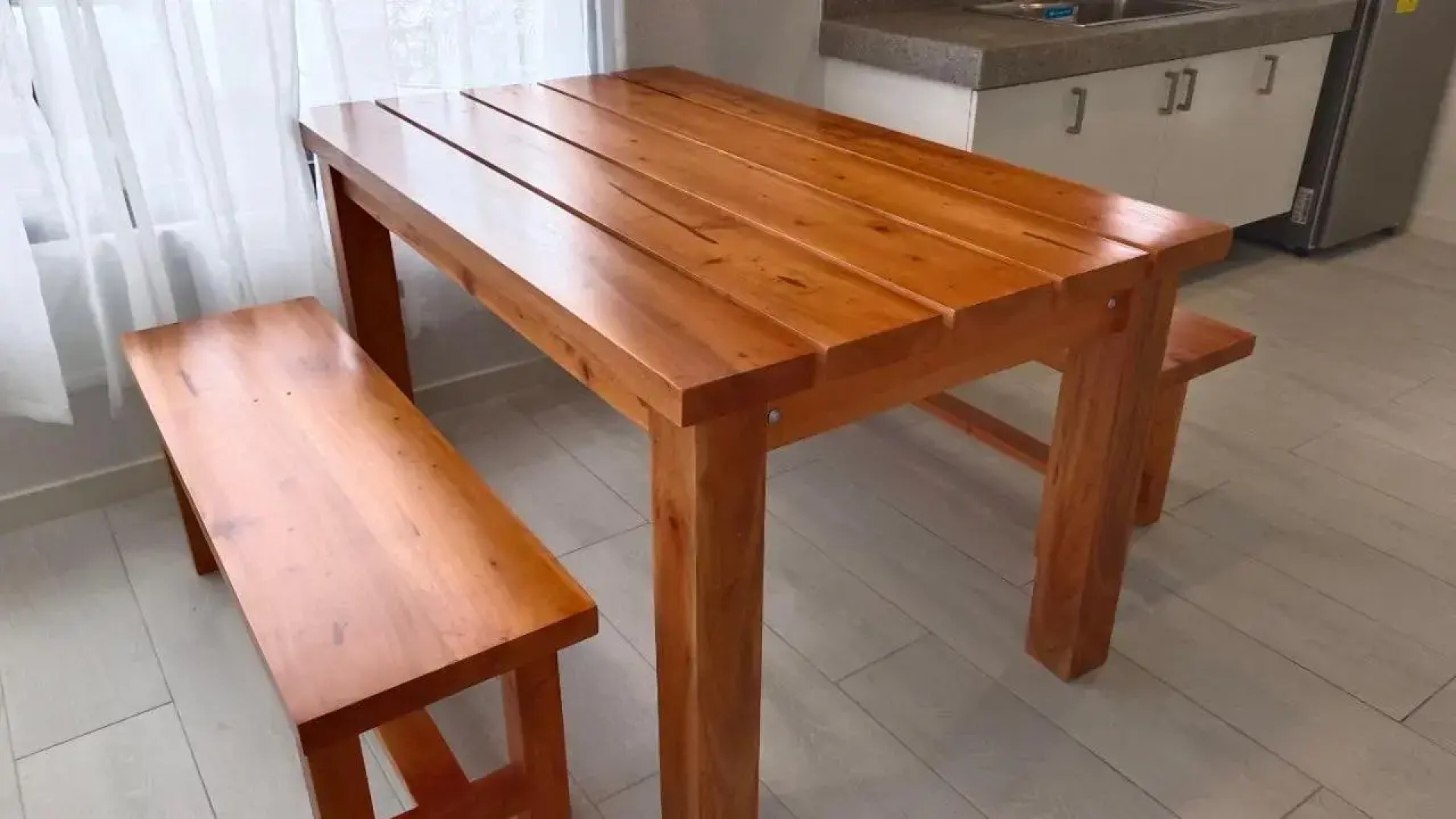 40' TV Karen' House Tagaytay