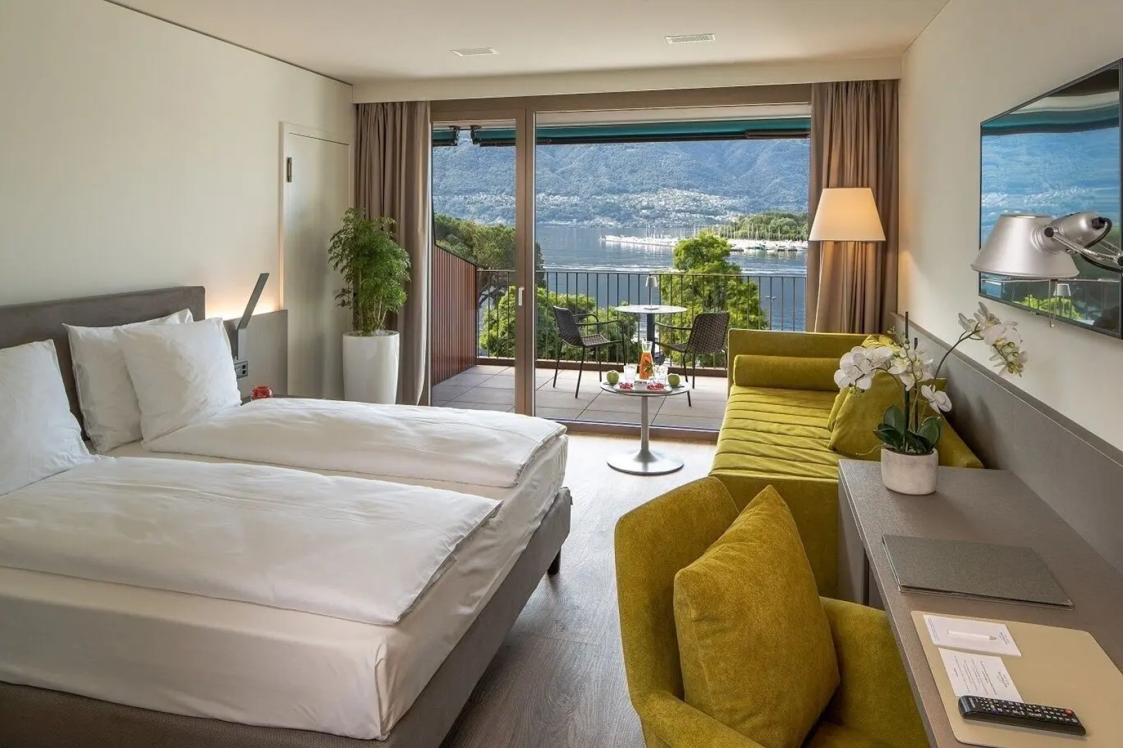 Hotel & LOUNGE LAGO MAGGIORE