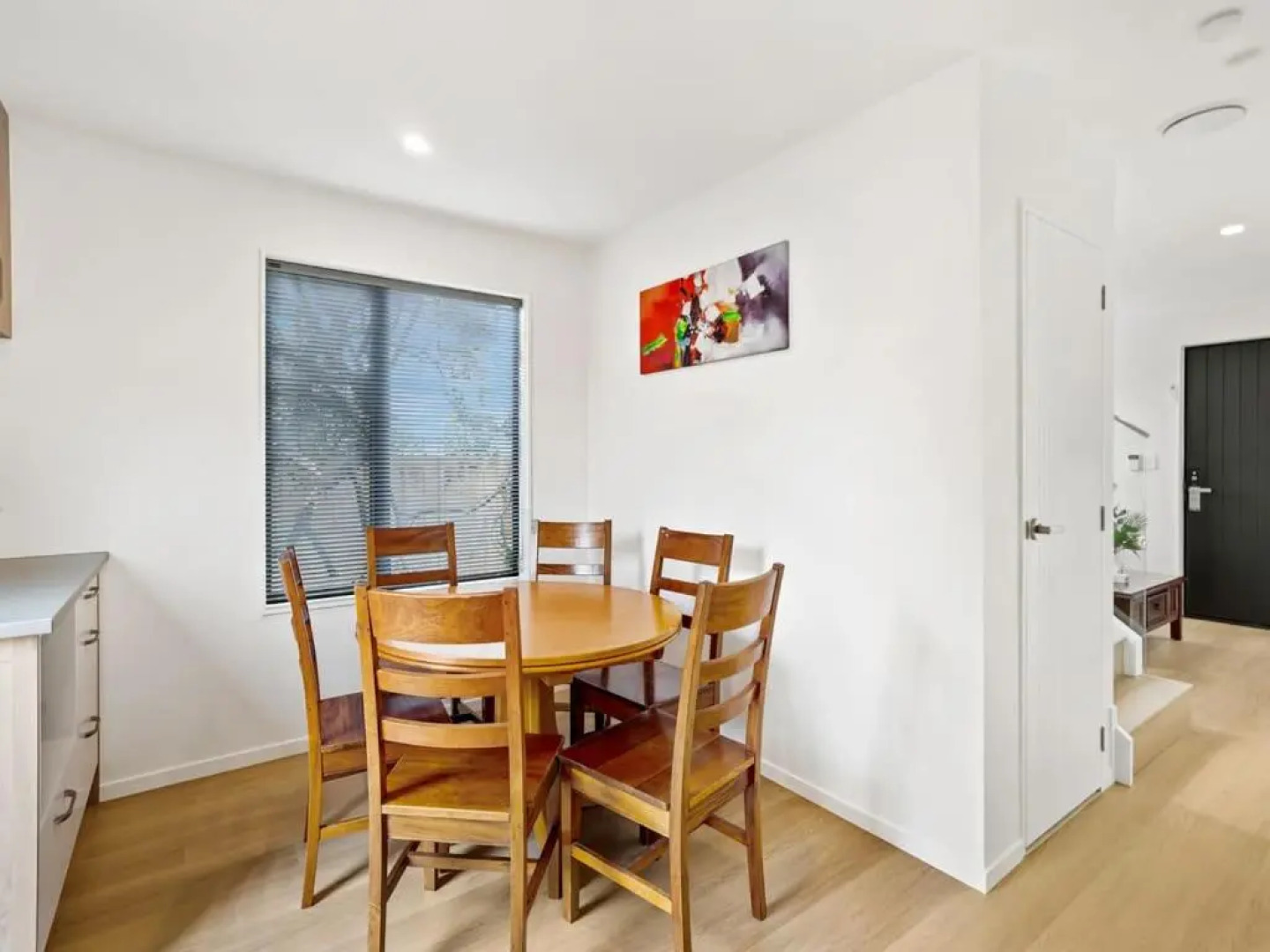 Gorgeous Three Bedroom Home With Free Parking