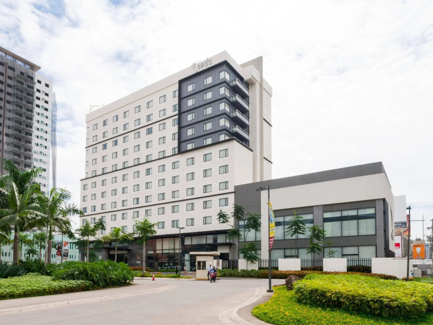 Seda Abreeza - Newly Renovated