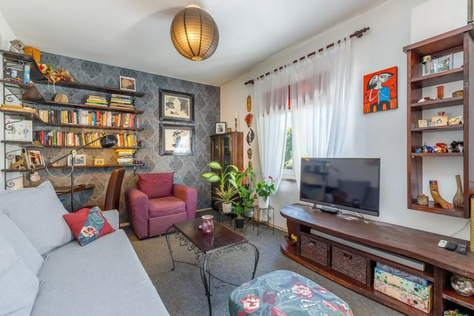 Cozy Home With Private Garden