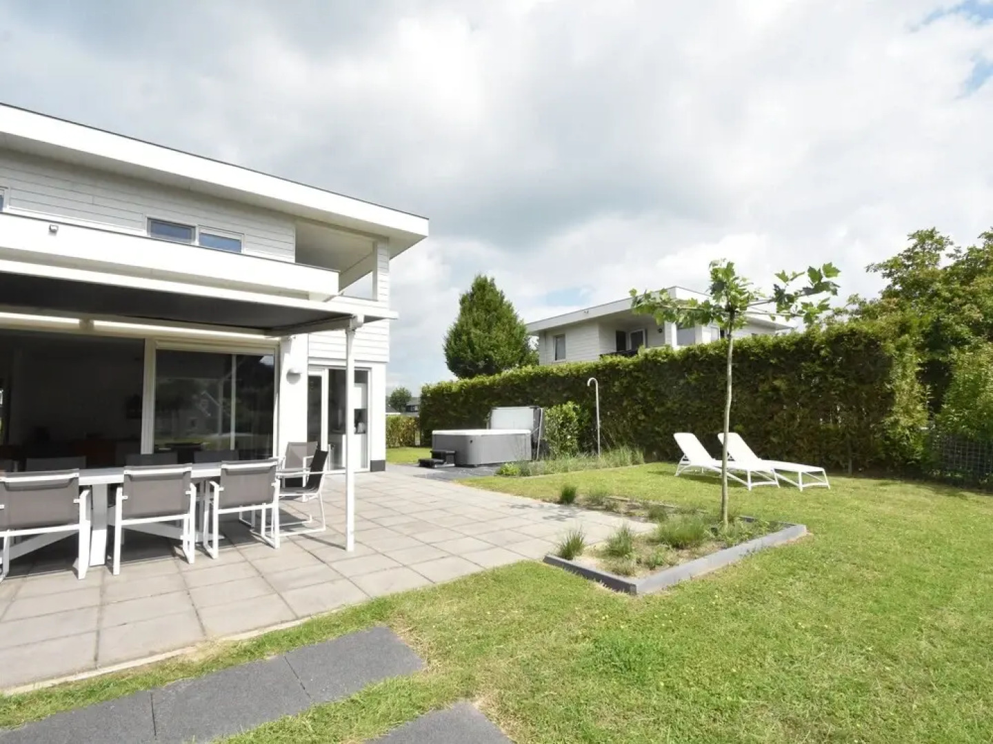 Modern Villa with Large Garden by the Water with Hot Tub & Infrared Sauna