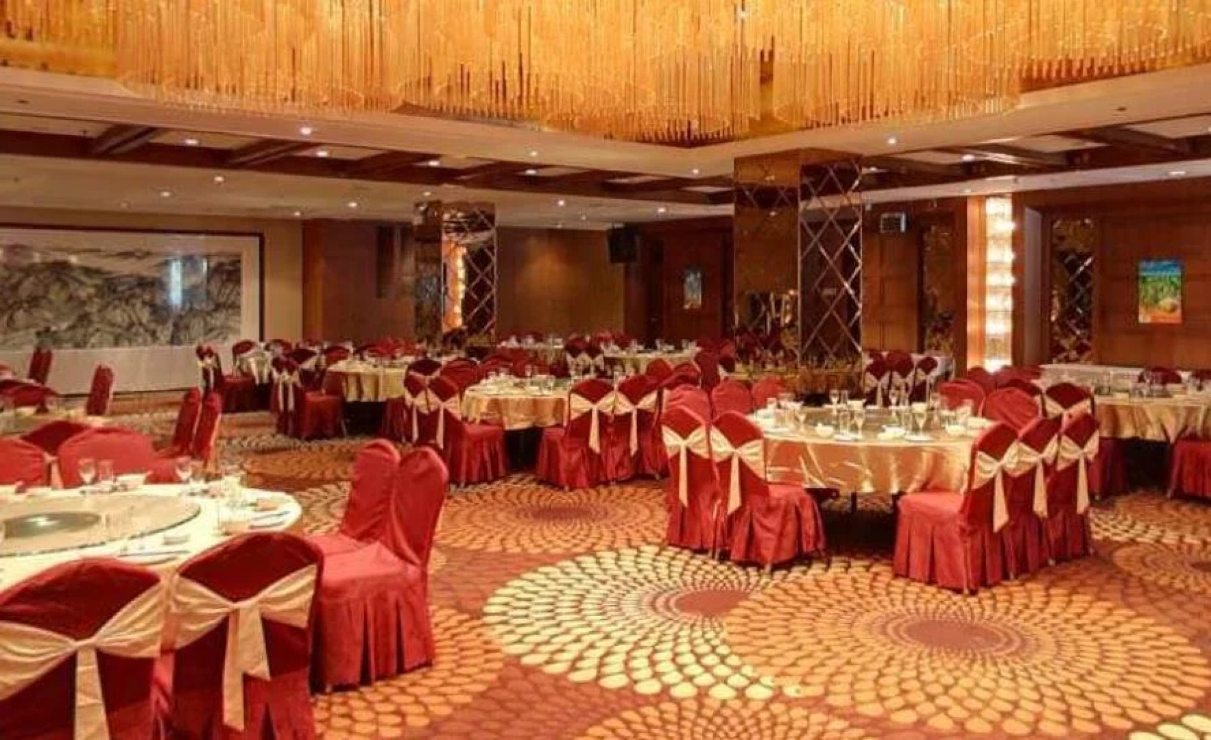 Xinyang East Earl Hotel