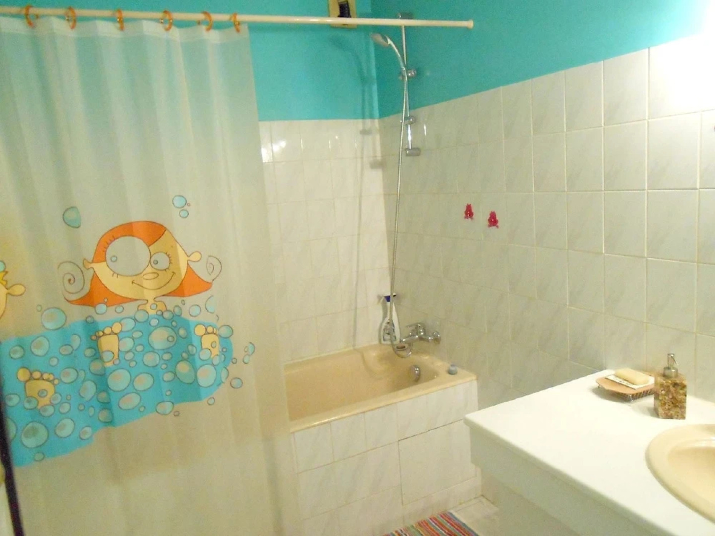 House With 8 Bedrooms in Villeurbanne, With Wifi