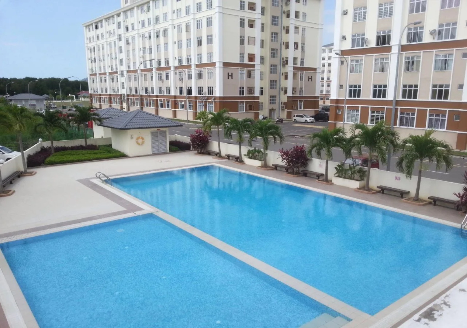KK Holiday Suites Apartment