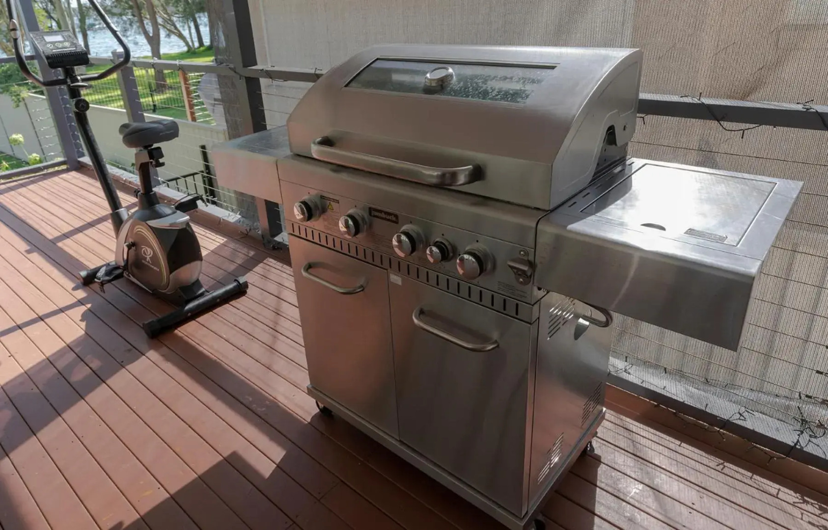 Getaway Lakefront Environmental House on Lake Macquarie with Water View