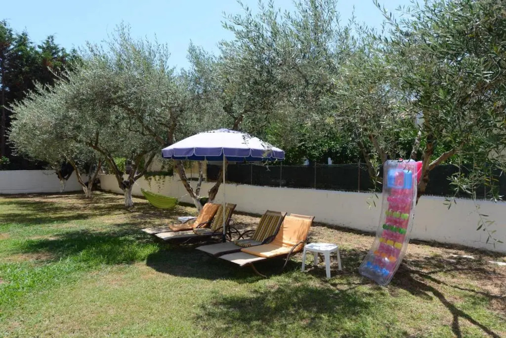 Roula's Studios & Apartment