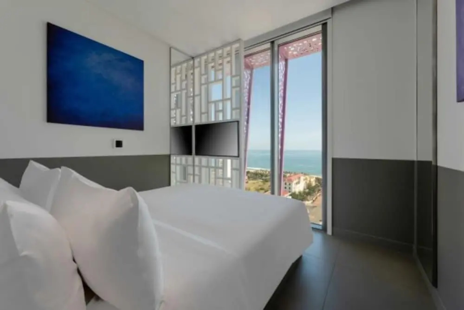 Wink Hotel Tuy Hoa Beach - 24hrs stay & Rooftop Pool Bar