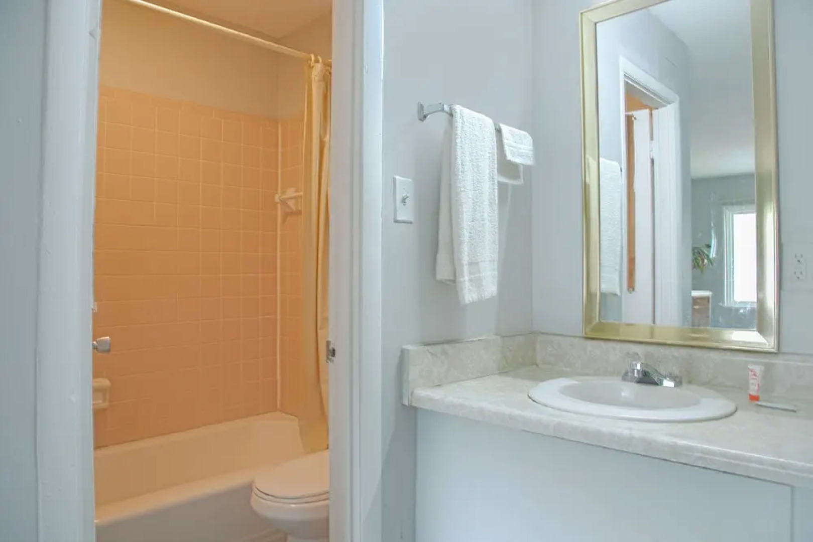 Hotel Calhoun by Oyo