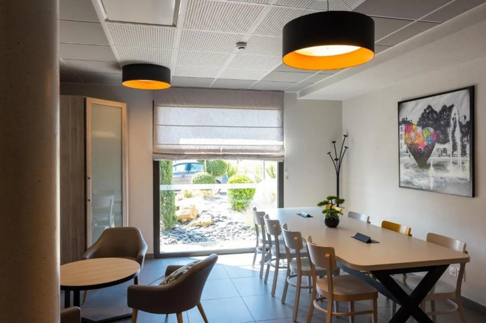 B&B HOTEL Troyes Magasins d'usine