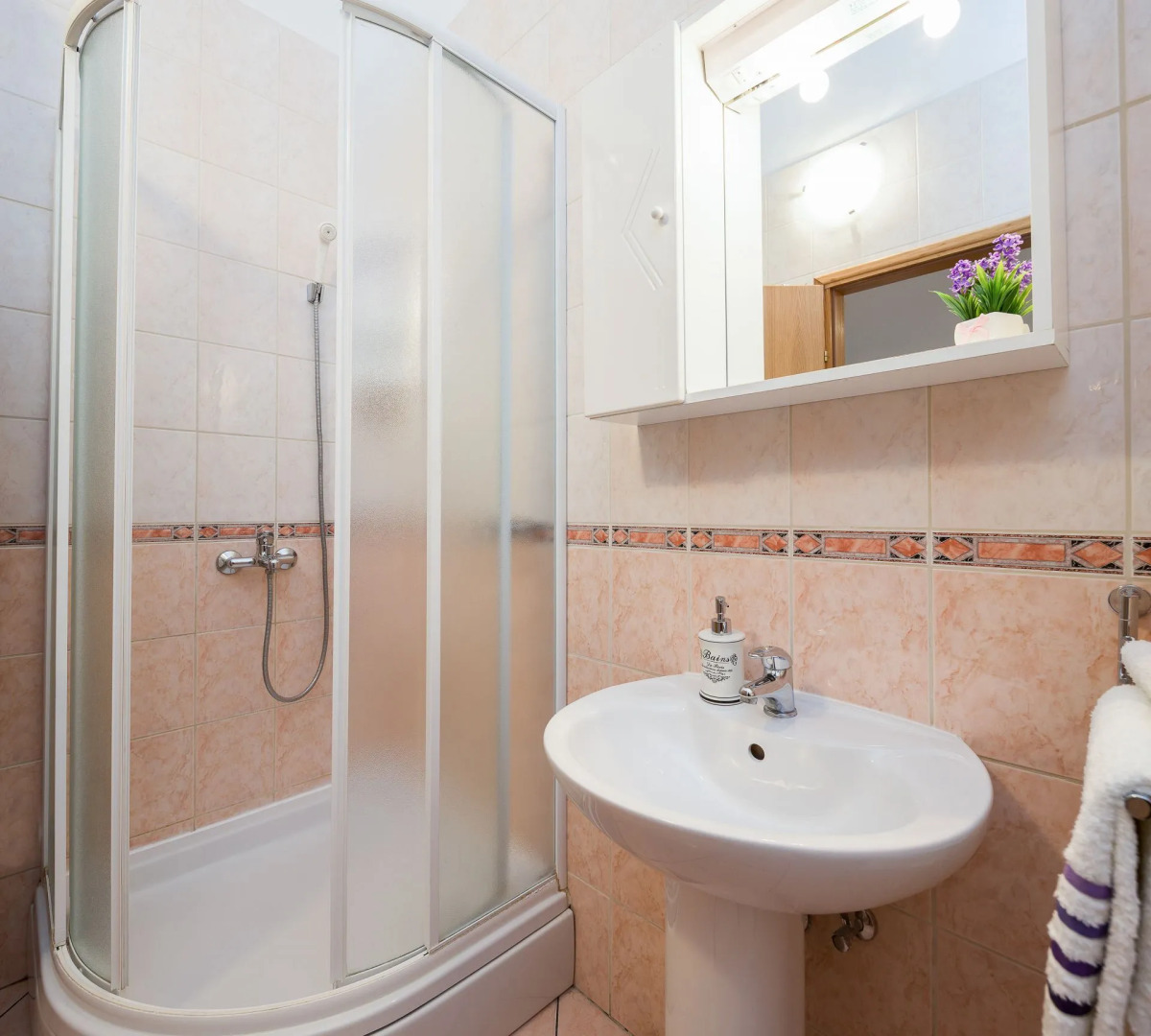 Apartment Suzi - beautiful view and cosy: A1 crvena kuhinja Baska Voda, Riviera Makarska