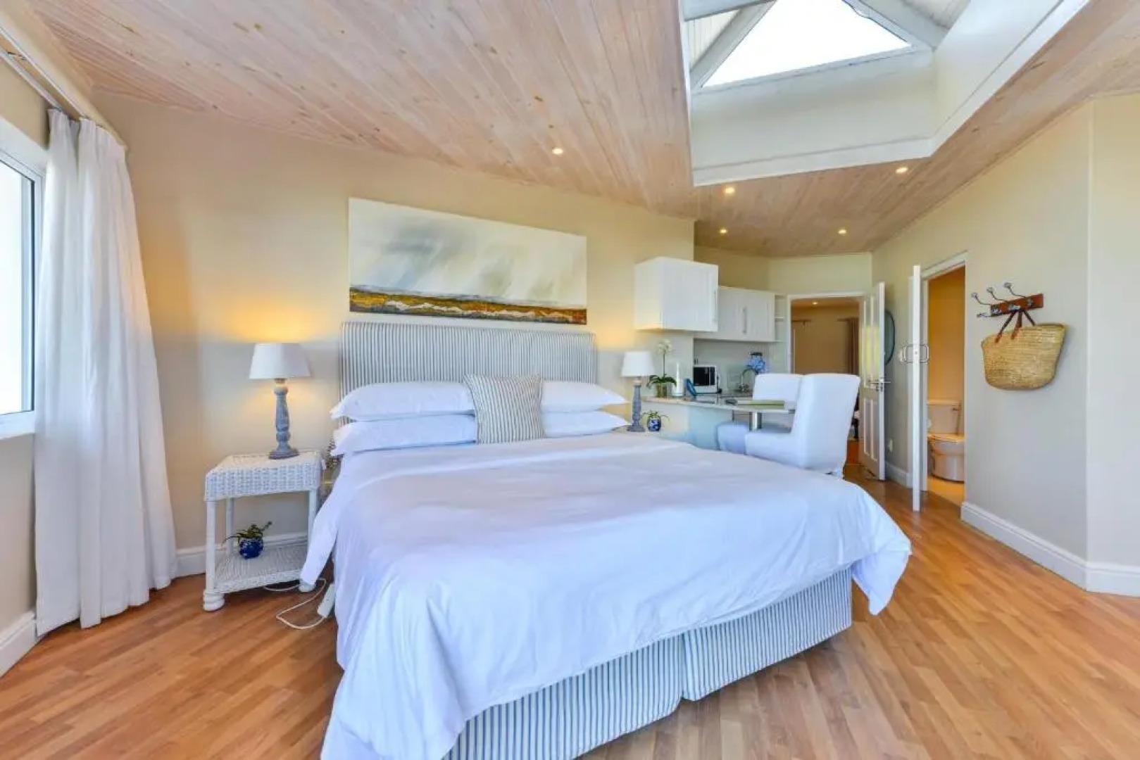 Singing Kettle Beach Lodge