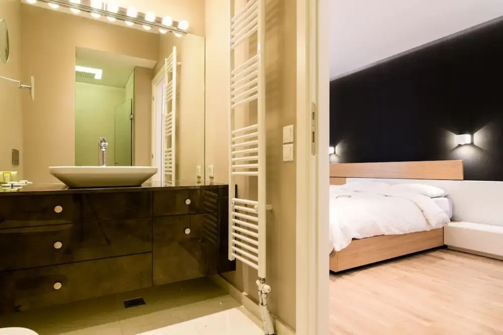 142m² Bright Alimos Apartment with Marina View