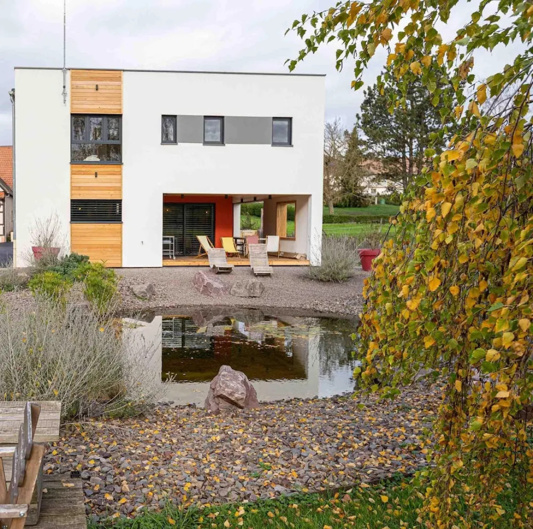 La Maison Devant La Prairie