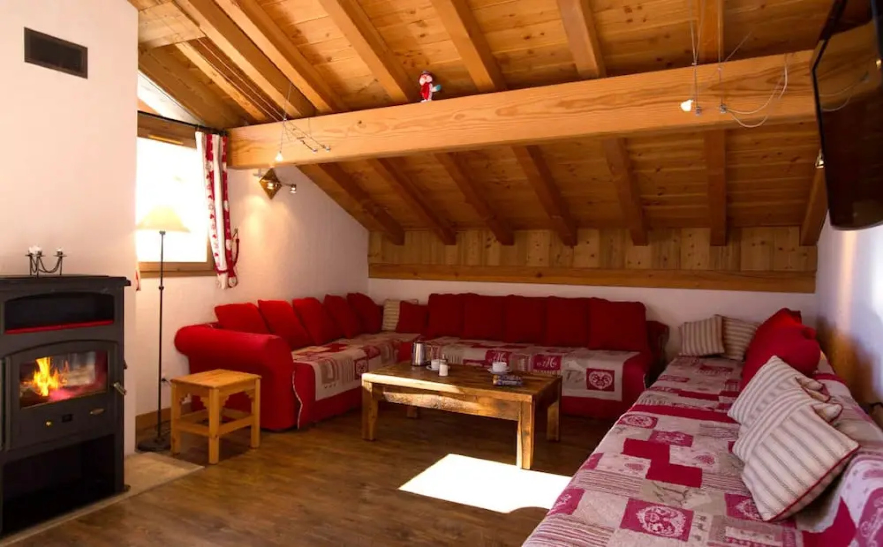 Chalet Perdrix by Skinetworks