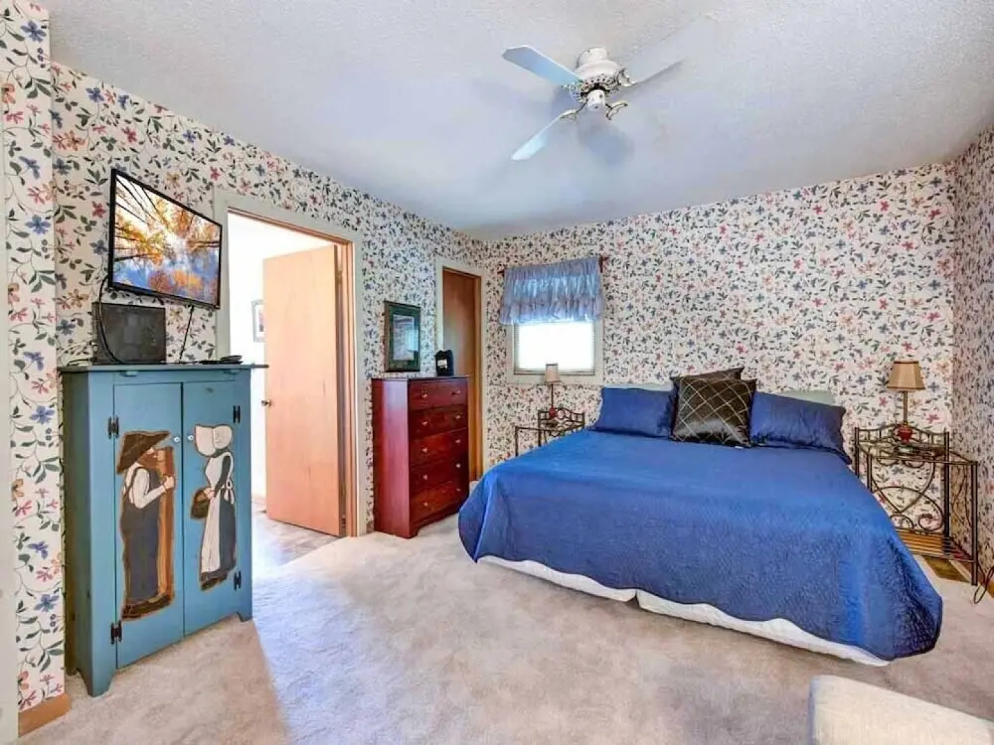 Woodshed 2 Bedroom Home with Mountain View