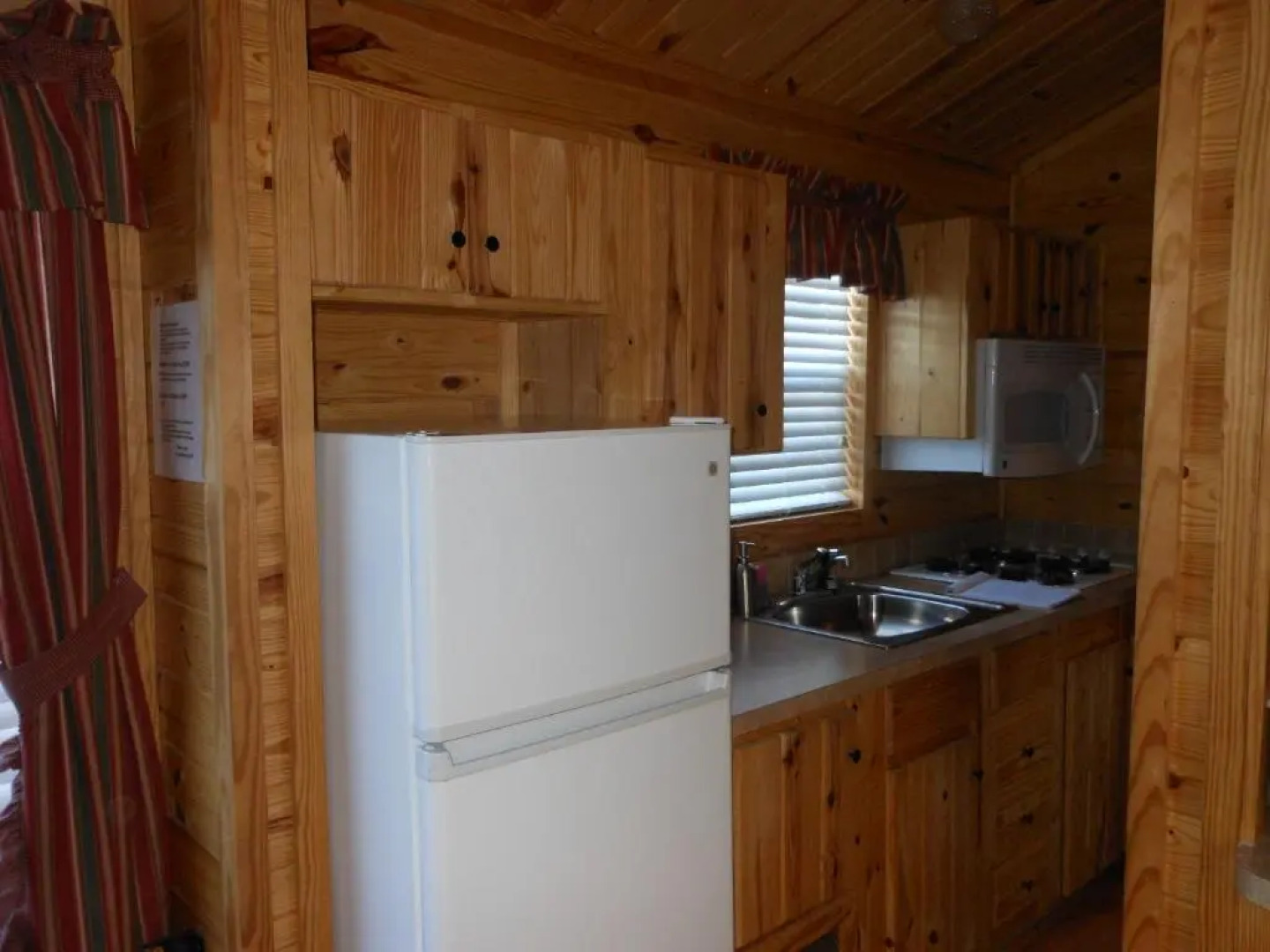 Oakzanita Springs Camping Resort Cabin 2