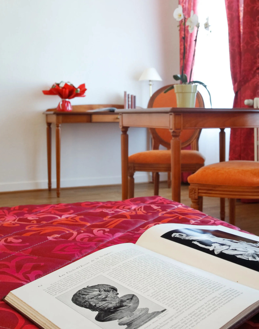 Médicis Burgundy Home