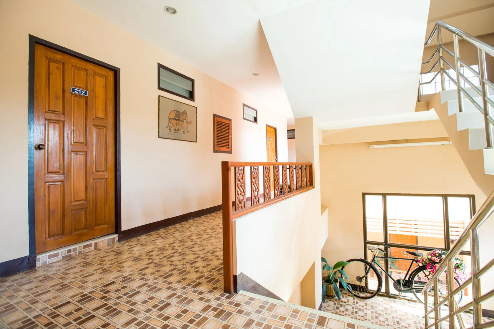 Banlanna Services Apartment