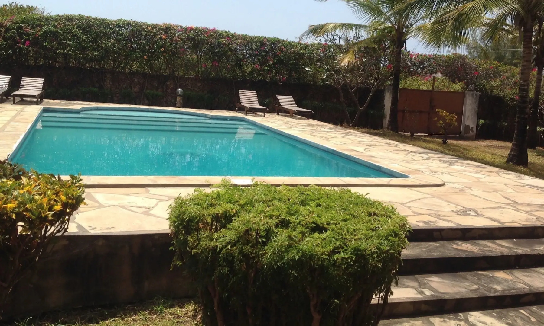 Queen K Cottages At Chrystal Homes