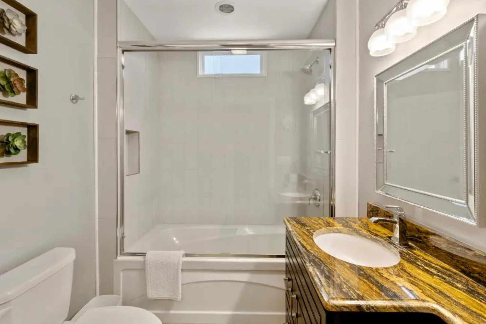 Gorgeous Downtown Bungalow, Walk Everywhere!!!