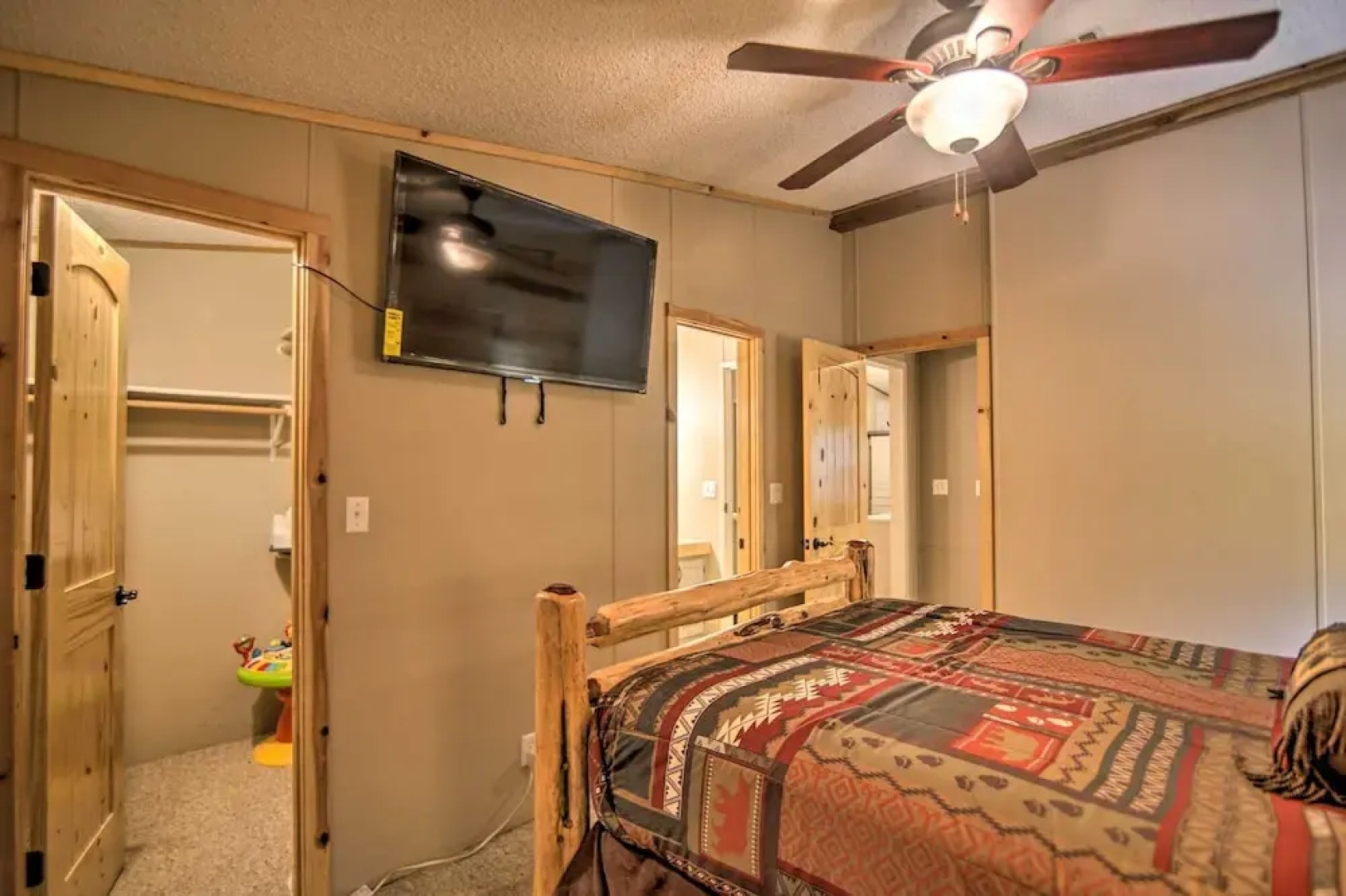 Broken Bow Oasis: Hot Tub, Fire Pit & Patio