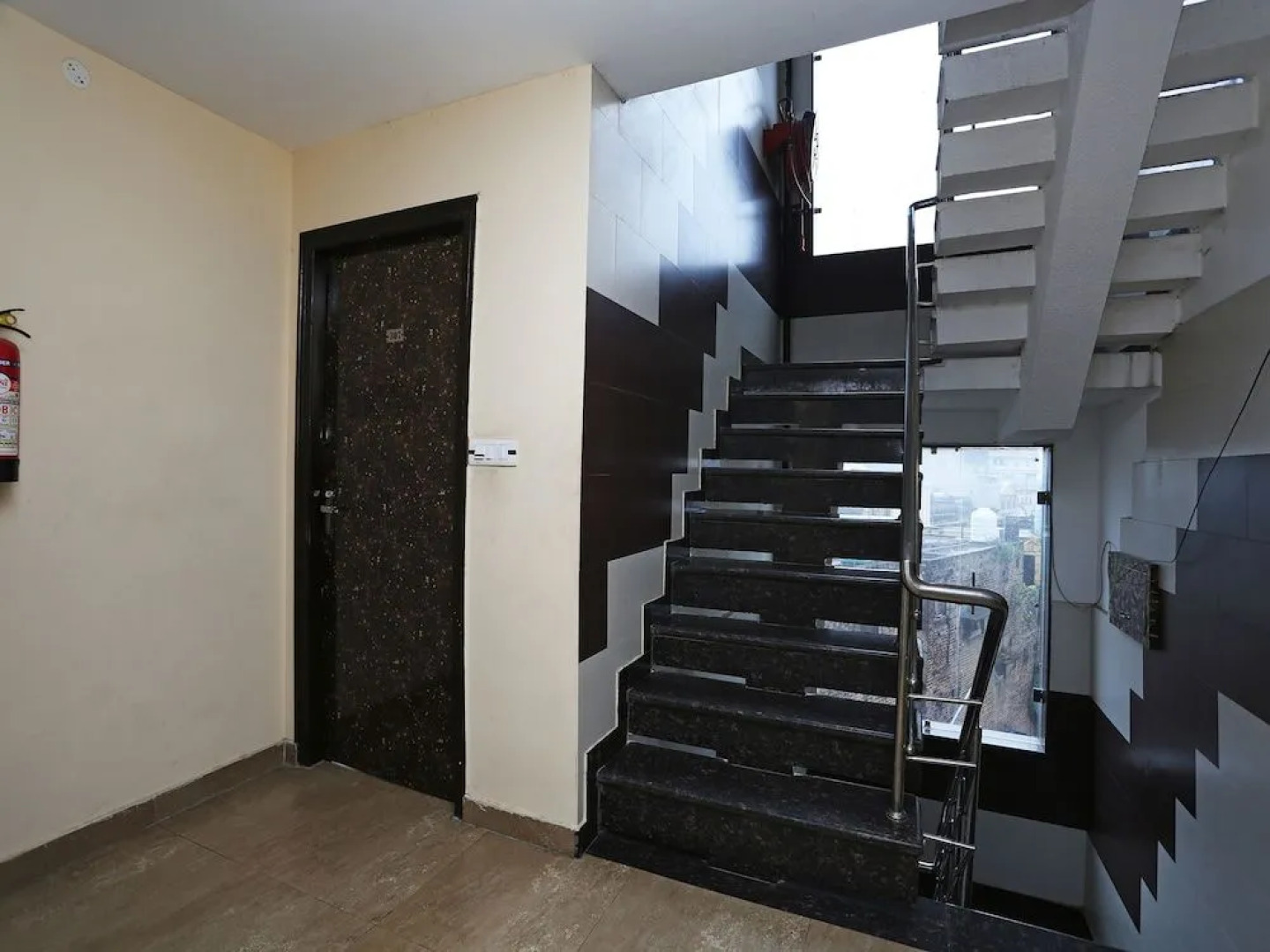 OYO 28440 Mk Hotel And Restaurant