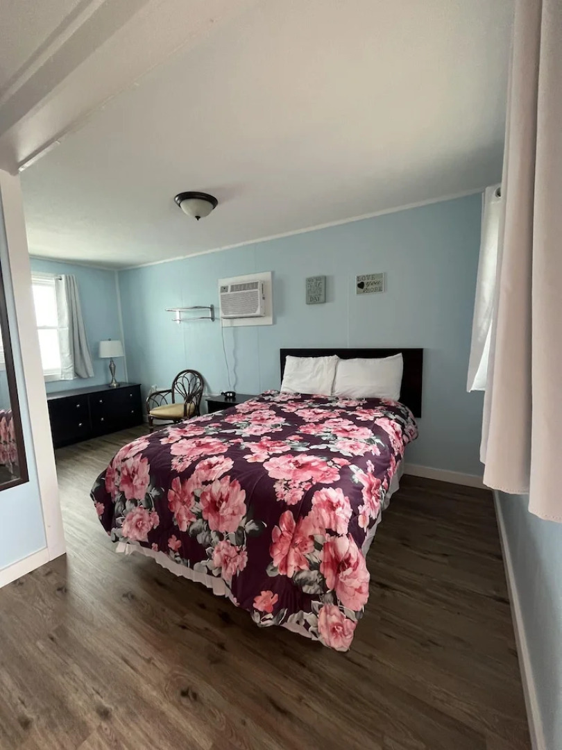 Pete's Lakefront Motel