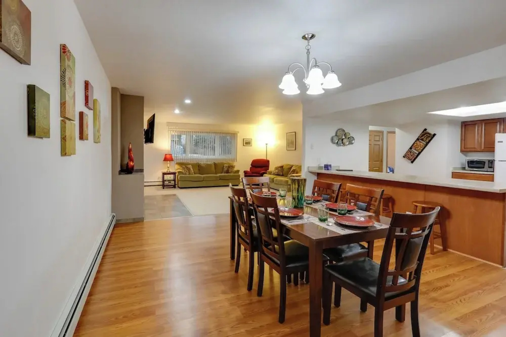 Fairbanks Alaskan Abode ~ 1 Mile to Pioneer Park!