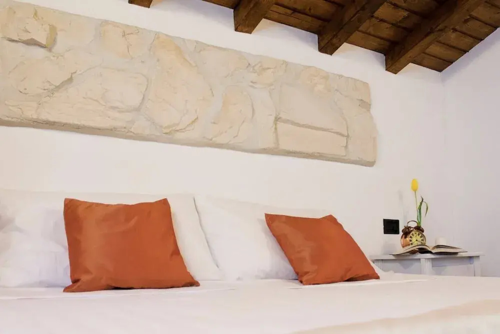 JOIVY Attic on the Lake