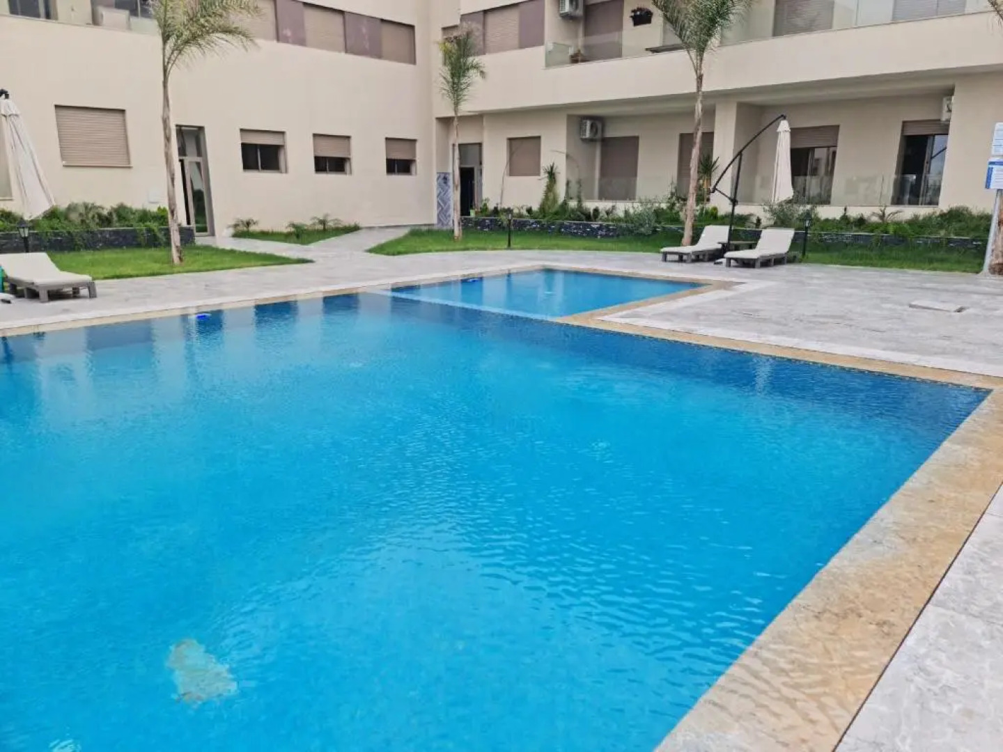 Appartement neuf avec piscine à 300m de la plage!