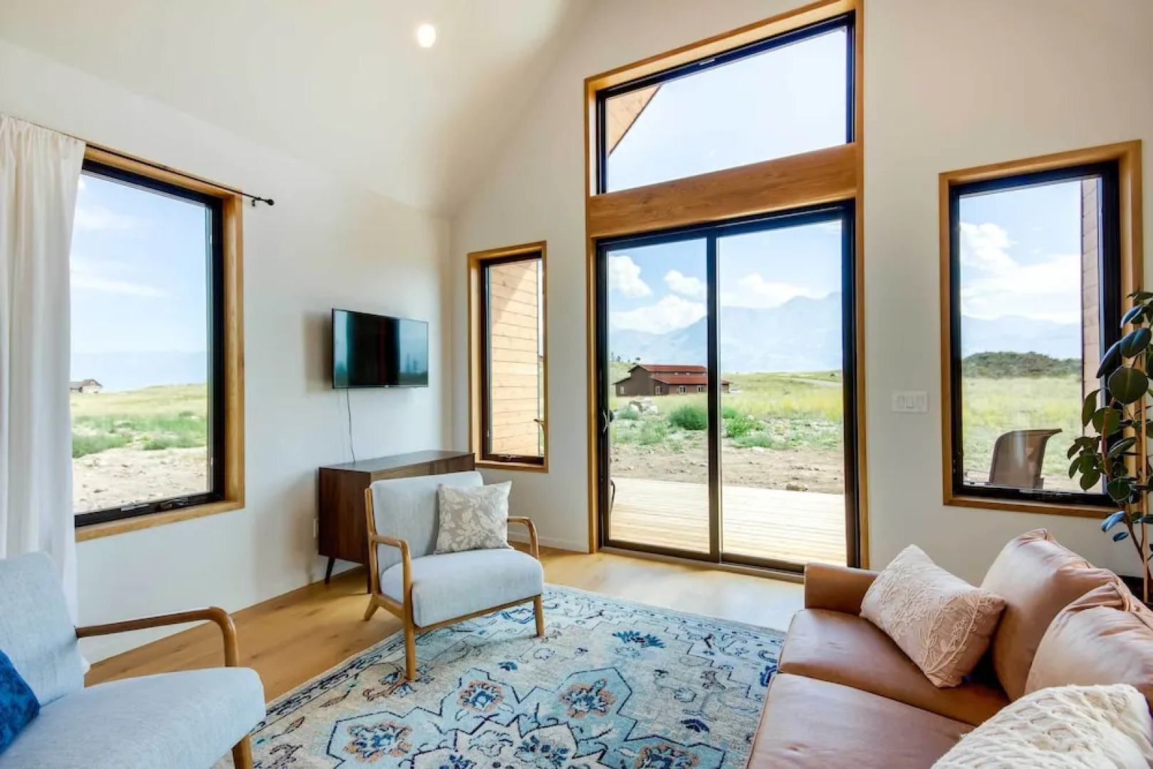 Yellowstone Prairie Retreat: 360 Mountain Views!