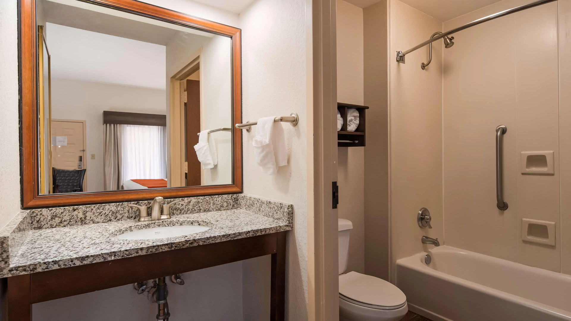 Best Western Colonial Inn