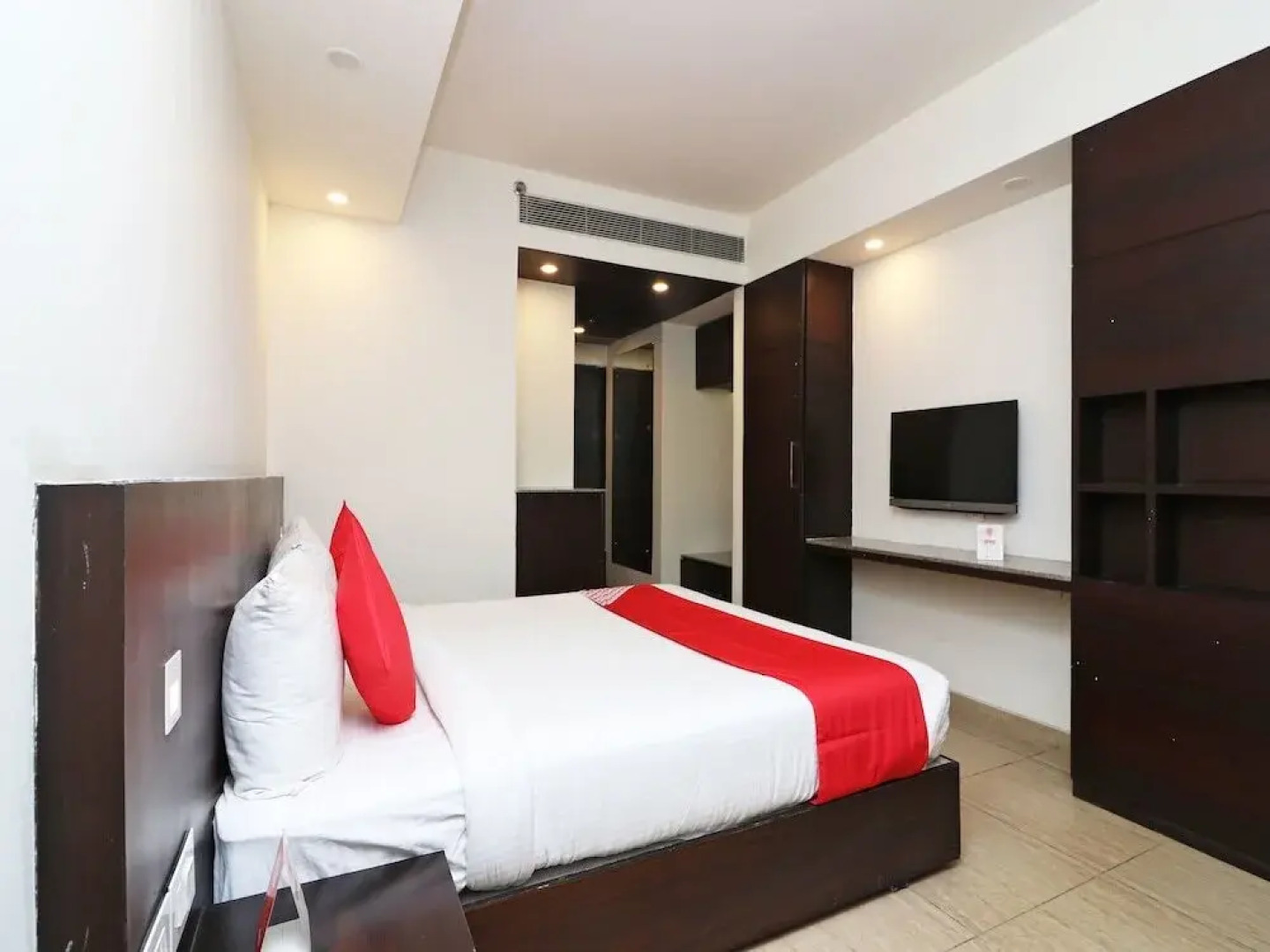 Capital O 2642 Skyline Hotel