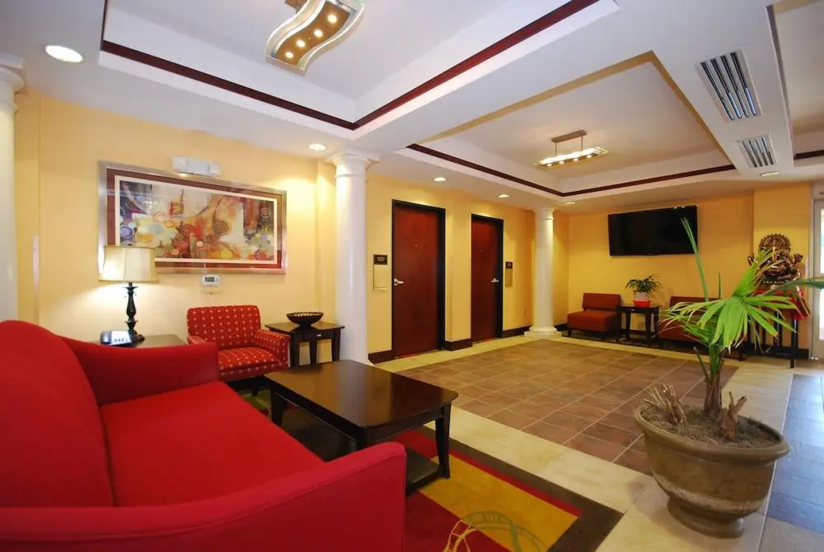 Paradise Inn & Suites