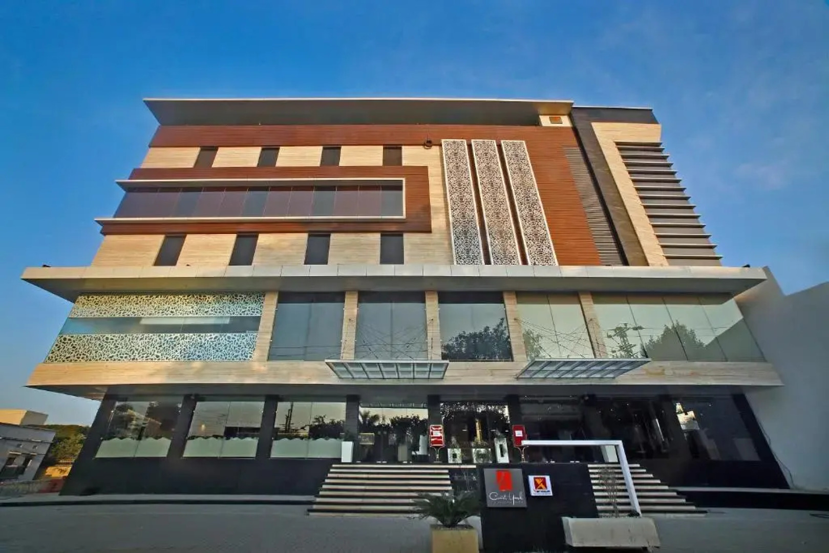 Xenious LN Courtyard Hotel