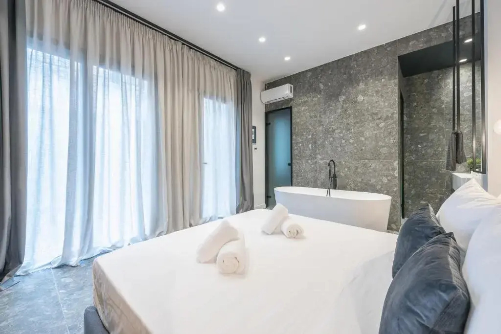 The Asprogeraka - self check-in rooms