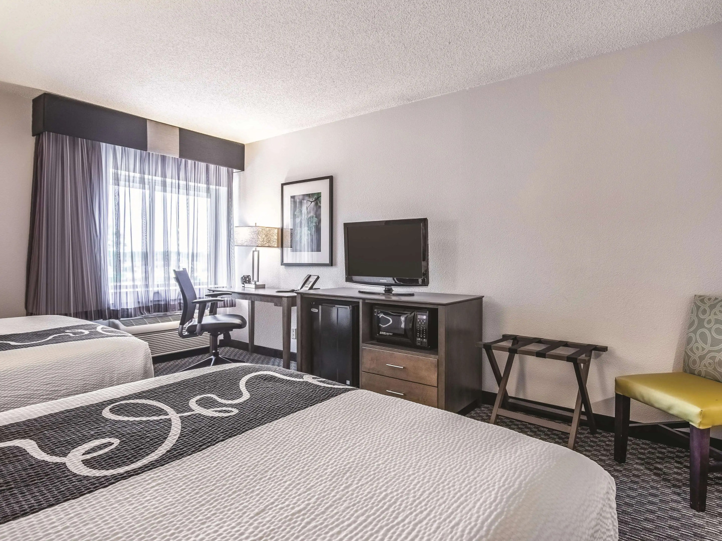 La Quinta Inn & Suites by Wyndham Hartford - Bradley Airport