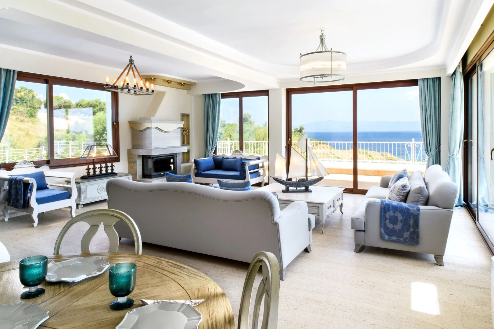 Villa D'Oro - Luxury Villas & Suites