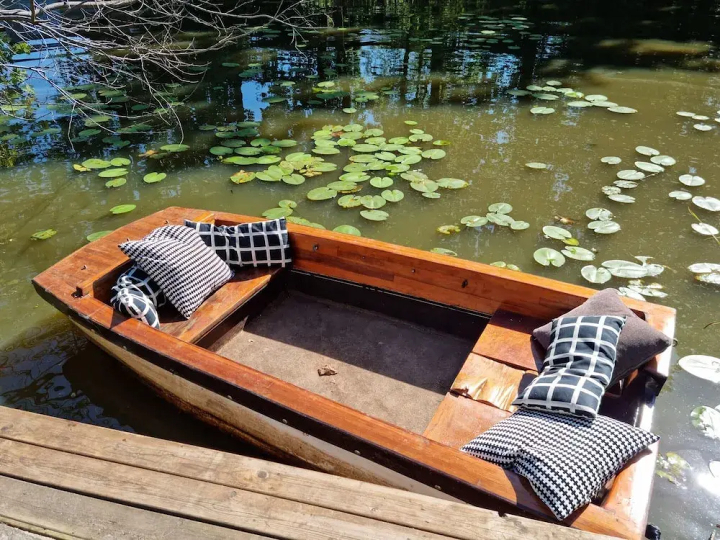 Tranquil Chalet in Geel With Garden