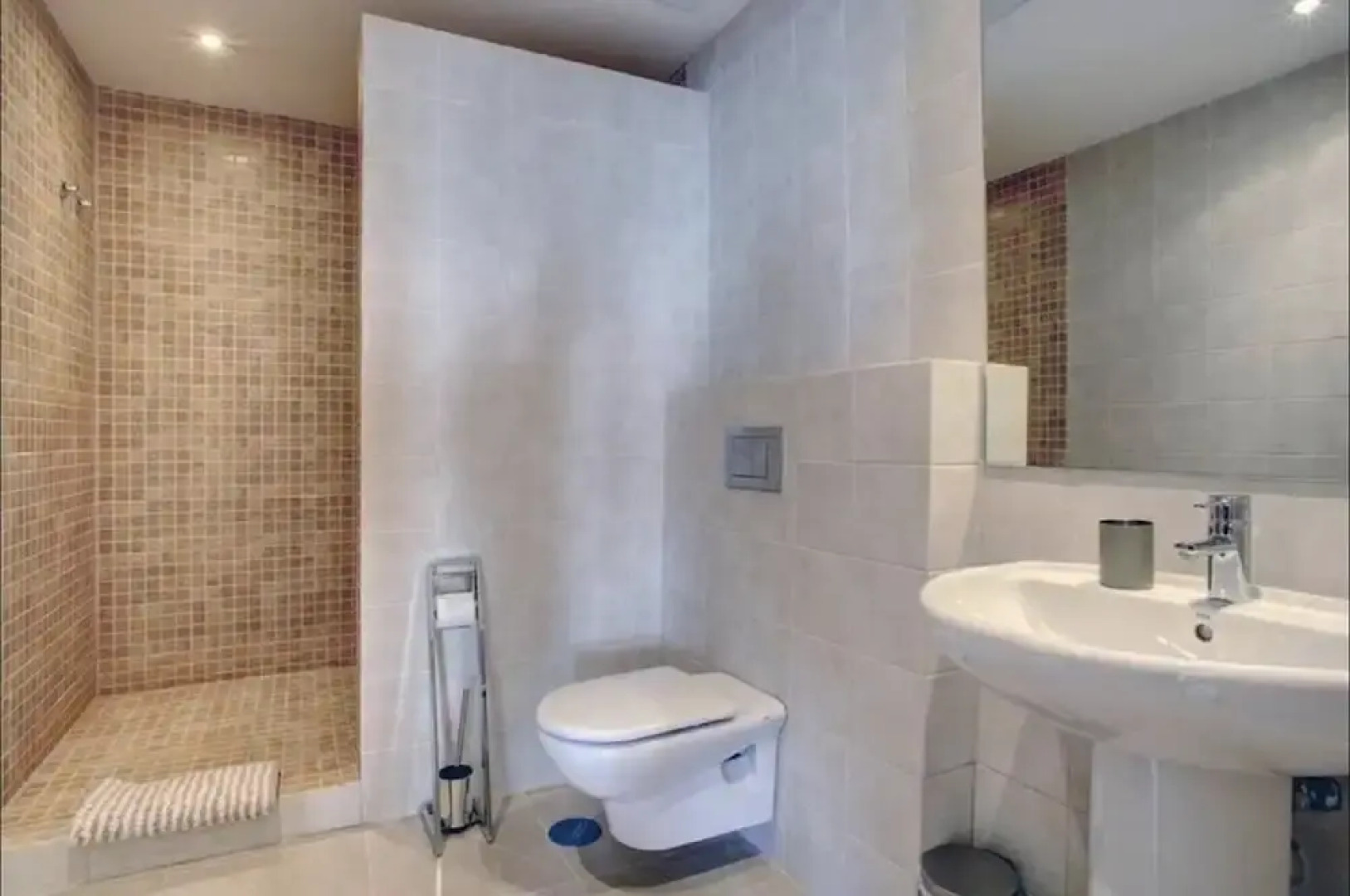 Modern Two Bedroom Villa With Indoor Pool & Spa